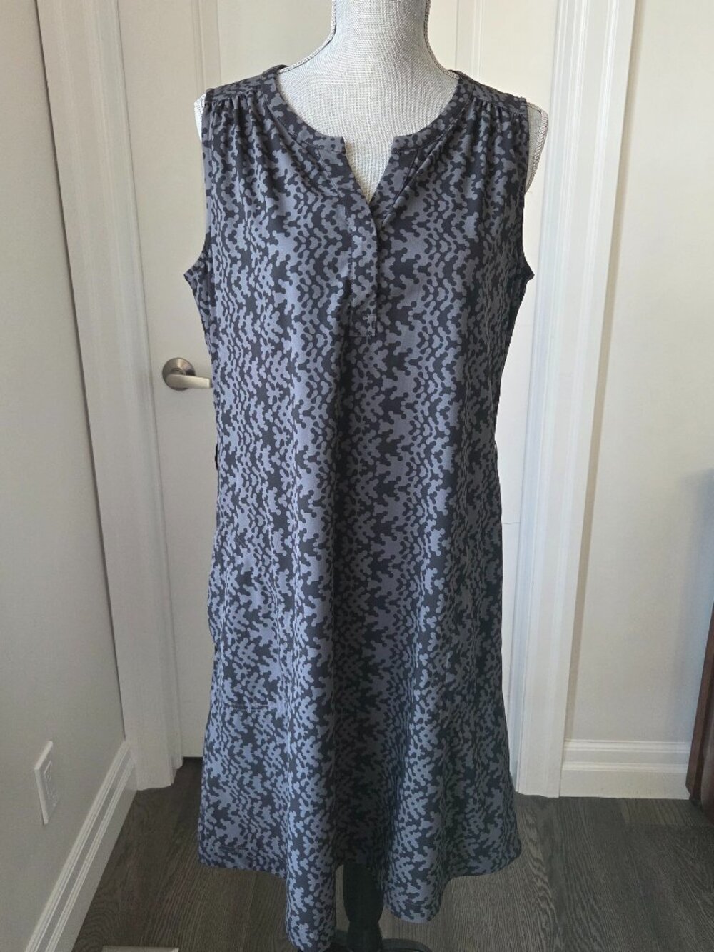 Royal Robbins lightweight travel sleeveless dress grey size M